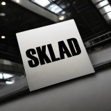 Sklad — akrylátový piktogram Sharp 7 × 7 cm pre hotel a prevádzku