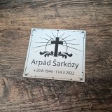 Tabuľka na hrob kríž — plastová náhrobná tabuľka 13×14 cm, laserové gravírovanie