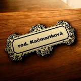 Menovka Vintage Deluxe — samolepiaca akrylátová ornamentová menovka 12,5×6 cm