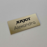 Magnetická menovka s logom a menom — akrylátová menovka pre zamestnancov 8 × 3,5 cm