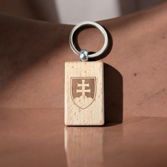 Drevený obdĺžnikový prívesok so štátnym znakom SR