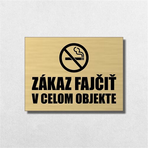 zlatá tabuľka Zákaz fajčiť v celom objekte