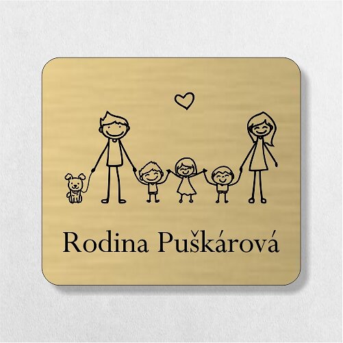 zlatá menovka na dvere rodičia, tri deti a psík