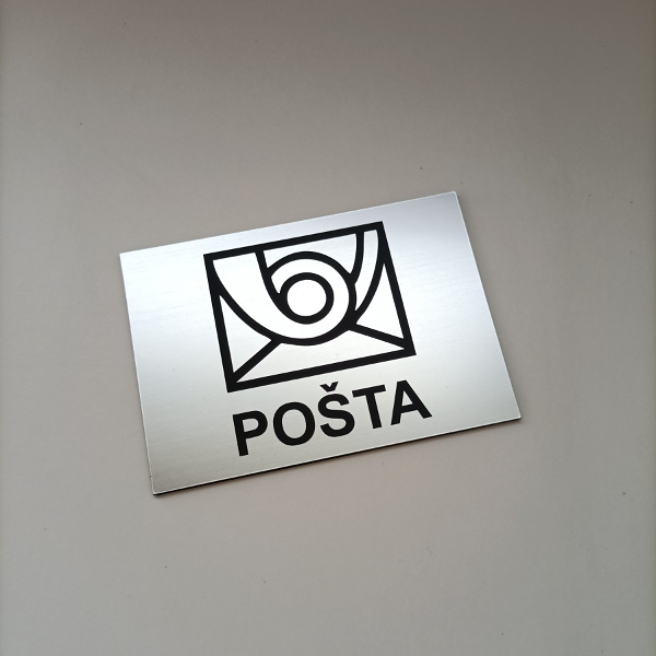 strieborná tabuľka Pošta s poštovou trúbkou