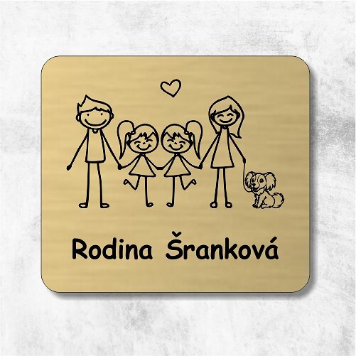 zlatá menovka na dvere rodičia a dievčatá dvojičky so psíkom