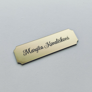 Menovka na dvere Basic Elegant — obdĺžniková menovka s vykrojenými okrajmi