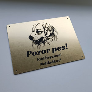 Tabuľka Pozor pes Slovenský čuvač