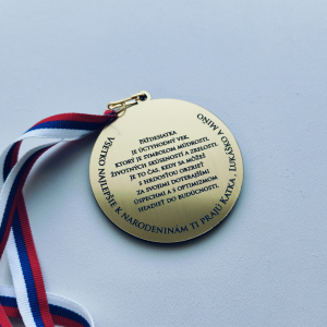 Personalizovaná medaila Vavrín V1 — gravírovaná akrylátová medaila priemer 7,5 cm