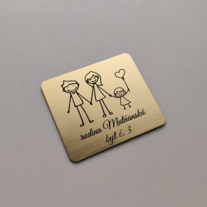 Menovka na dvere dcéra s balónom — rodinná samolepiaca menovka 10×8,8 cm