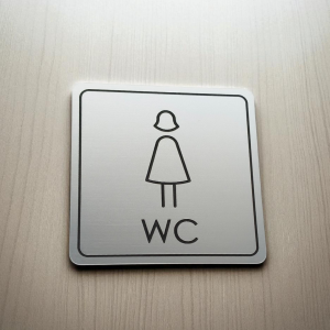 WC dámy — akrylátový piktogram Light square 7 × 7 cm pre hotel a kanceláriu