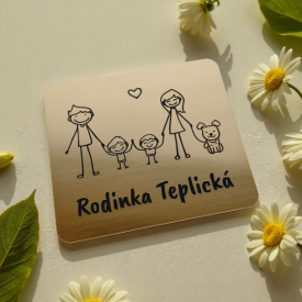 Menovka Family malí chlapci a psík